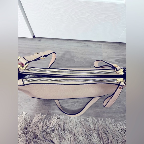 CALVIN KLEIN nude crossbody bag - Picture 5 of 7